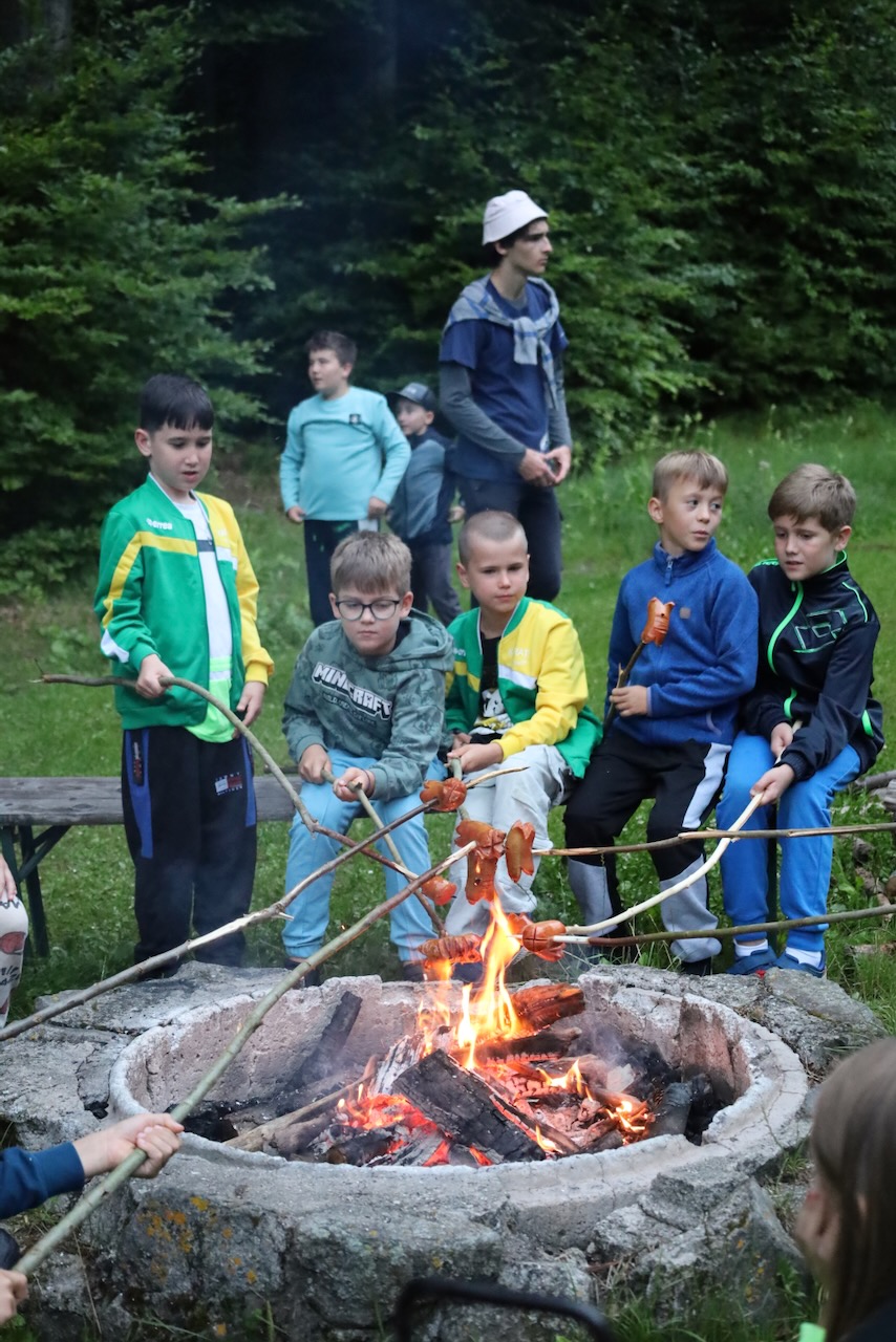 5. deň v detskom letnom tábore Fantázia – záhada lesa a táborová opekačka