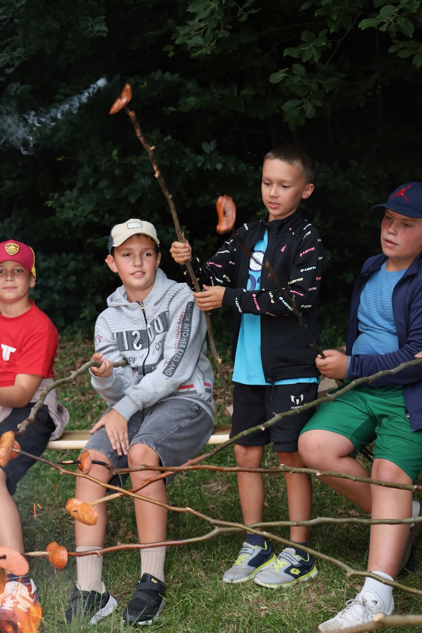 5. Fantastický deň - Fantastické kluby, Tajomstvo lesa a táborová opekačka