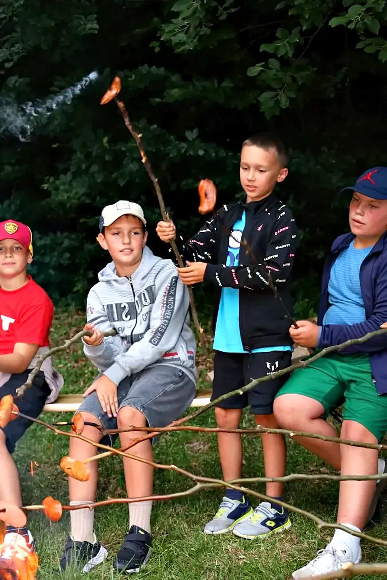 5. Fantastický deň – Fantastické kluby, Tajomstvo lesa a táborová opekačka