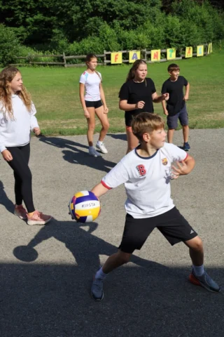 deti v letnom tábore Fantázia – 3. fantastický turnus 2026, 4. deň, Fantastické kluby popoludni – fotka 38 z 58