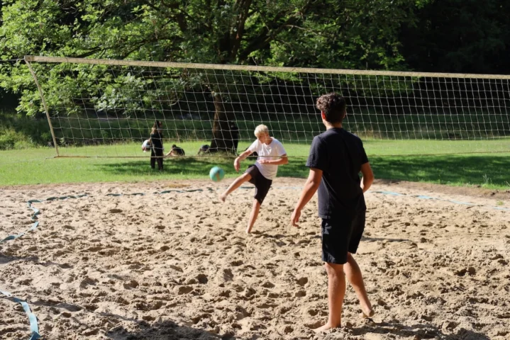 deti v letnom tábore Fantázia – 3. fantastický turnus 2026, 4. deň, Fantastické kluby popoludni – fotka 46 z 58