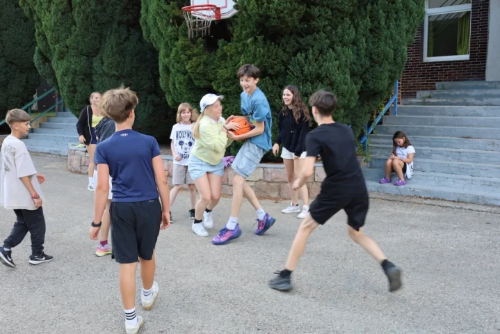deti v letnom tábore Fantázia – 3. fantastický turnus 2026, 4. deň, Fantastické kluby popoludni – fotka 35 z 58