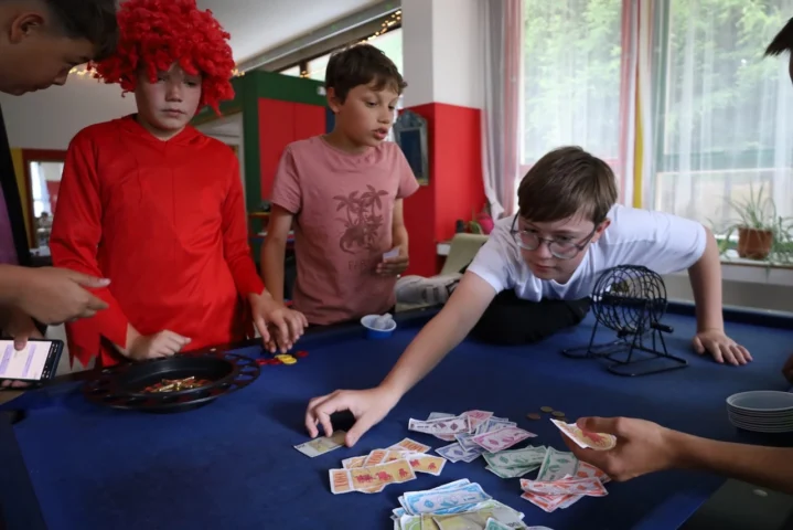 deti v letnom tábore Fantázia – 3. fantastický turnus 2026, 6. deň, Podnikanie – fotka 72 z 101