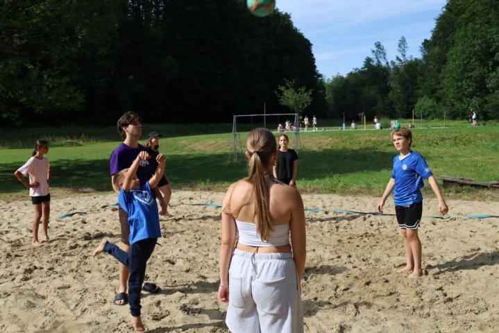 deti v letnom tábore Fantázia – 1. fantastický turnus 2026, 4. deň, Fantastické kluby popoludní – fotka 26 z 93