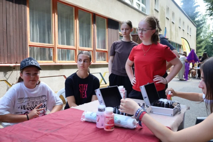 deti v letnom tábore Fantázia – 3. fantastický turnus 2026, 6. deň, Príprava firiem – fotka 6 z 39