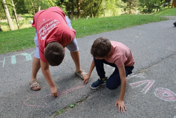 deti v letnom tábore Fantázia – 3. fantastický turnus 2026, 6. deň, Príprava firiem – fotka 38 z 39