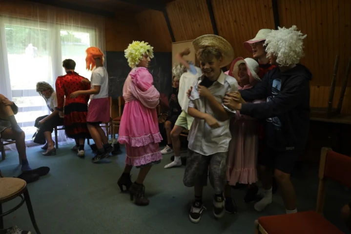 deti v letnom tábore Fantázia – 3. fantastický turnus 2026, 7. deň, Príprava na festival – fotka 37 z 64