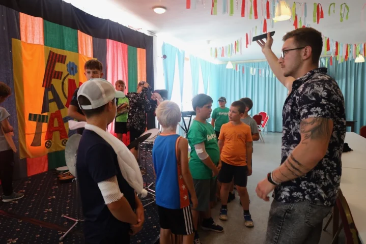deti v letnom tábore Fantázia – 3. fantastický turnus 2026, 7. deň, Príprava na festival – fotka 19 z 64