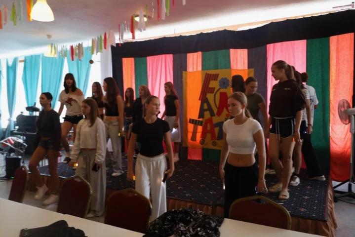 deti v letnom tábore Fantázia – 3. fantastický turnus 2026, 7. deň, Príprava na festival – fotka 50 z 64