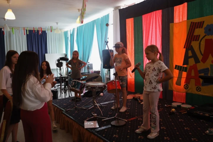 deti v letnom tábore Fantázia – 3. fantastický turnus 2026, 7. deň, Príprava na festival – fotka 1 z 64