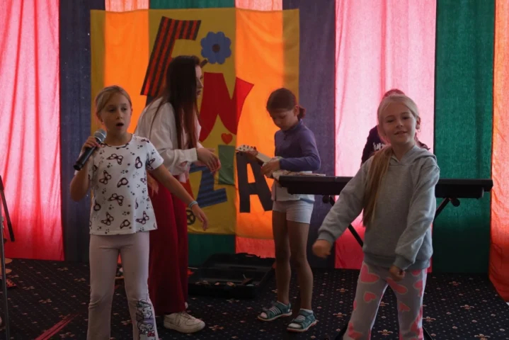 deti v letnom tábore Fantázia – 3. fantastický turnus 2026, 7. deň, Príprava na festival – fotka 7 z 64