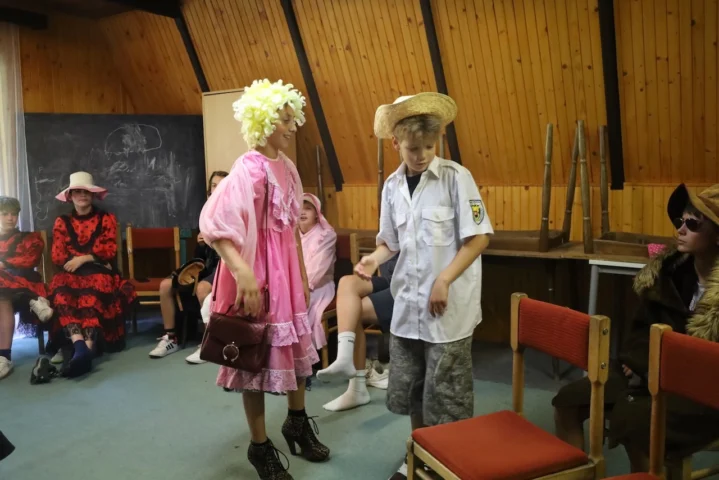 deti v letnom tábore Fantázia – 3. fantastický turnus 2026, 7. deň, Príprava na festival – fotka 33 z 64