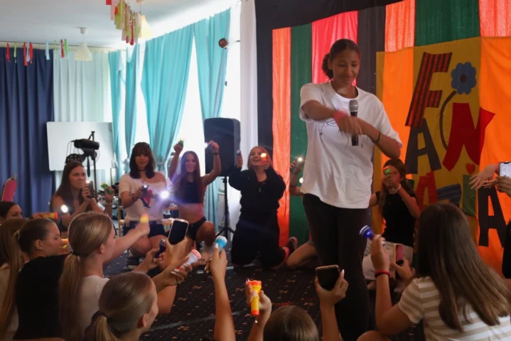 deti v letnom tábore Fantázia – 3. fantastický turnus 2026, 7. deň, Príprava na festival – fotka 51 z 64