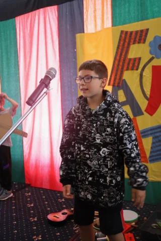 deti v letnom tábore Fantázia – 3. fantastický turnus 2026, 7. deň, Príprava na festival – fotka 21 z 64