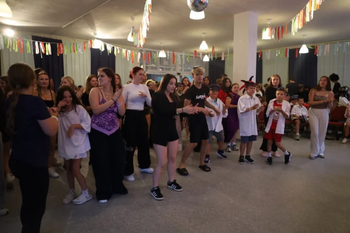 deti v letnom tábore Fantázia – 3. fantastický turnus 2026, 7. deň, Hudobný festival – fotka 20 z 127