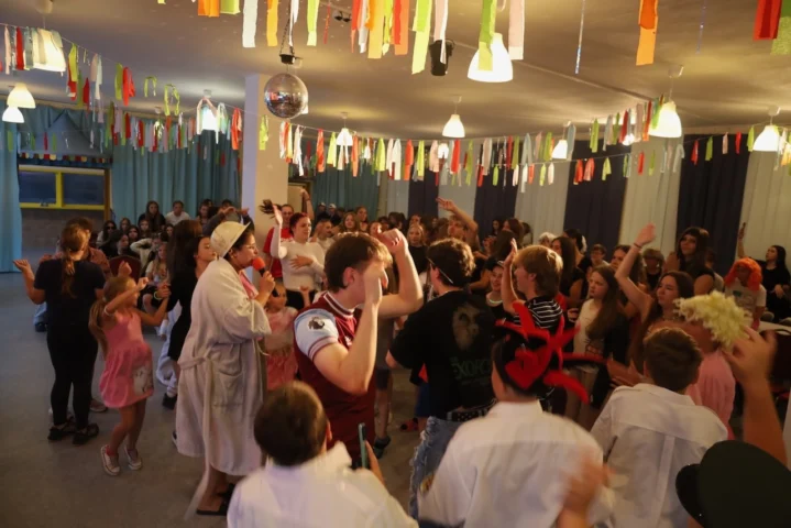 deti v letnom tábore Fantázia – 3. fantastický turnus 2026, 7. deň, Hudobný festival – fotka 12 z 127