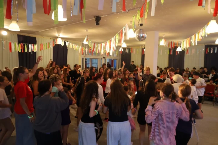 deti v letnom tábore Fantázia – 3. fantastický turnus 2026, 7. deň, Hudobný festival – fotka 14 z 127