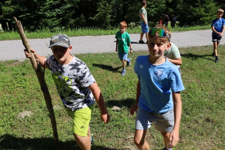 deti v letnom tábore Fantázia – 3. fantastický turnus 2026, 5. deň, Tajomstvo lesa – fotka 27 z 86