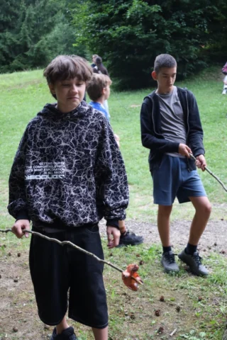 deti v letnom tábore Fantázia – 1. fantastický turnus 2026, 4. deň, Opekačka – fotka 17 z 71