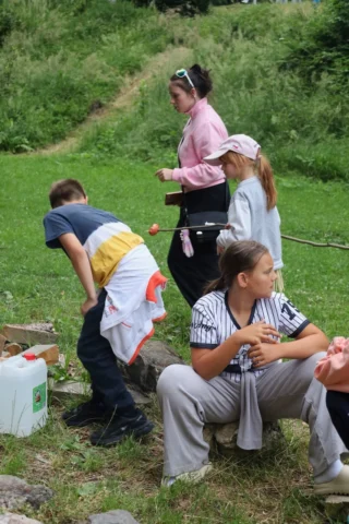 deti v letnom tábore Fantázia – 1. fantastický turnus 2026, 4. deň, Opekačka – fotka 10 z 71