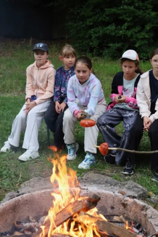 deti v letnom tábore Fantázia – 1. fantastický turnus 2026, 4. deň, Opekačka – fotka 8 z 71