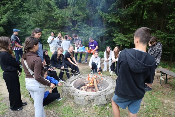 deti v letnom tábore Fantázia – 1. fantastický turnus 2026, 4. deň, Opekačka – fotka 13 z 71