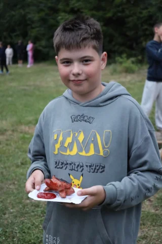 deti v letnom tábore Fantázia – 1. fantastický turnus 2026, 4. deň, Opekačka – fotka 68 z 71