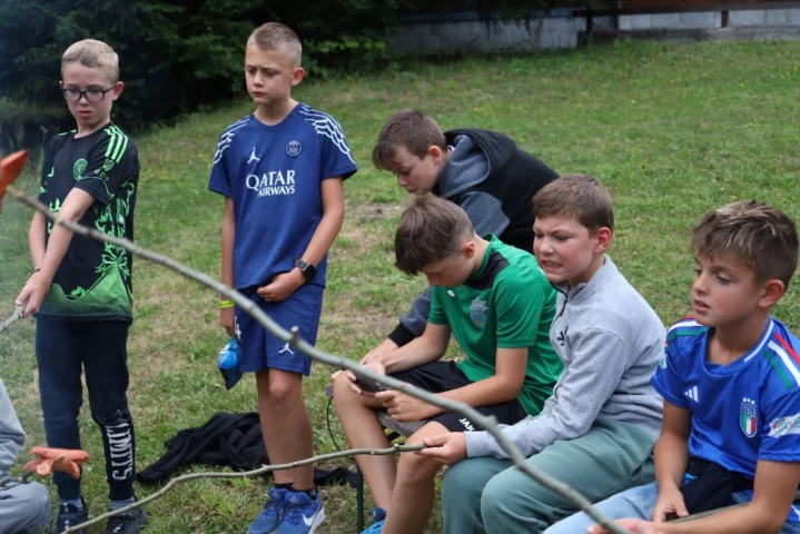 deti v letnom tábore Fantázia – 1. fantastický turnus 2026, 4. deň, Opekačka – fotka 21 z 71