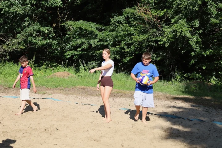 deti v letnom tábore Fantázia – 3. fantastický turnus 2026, 5. deň, Fantastické kluby popoludní – fotka 22 z 85