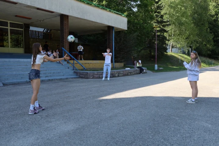 deti v letnom tábore Fantázia – 3. fantastický turnus 2026, 5. deň, Fantastické kluby popoludní – fotka 43 z 85