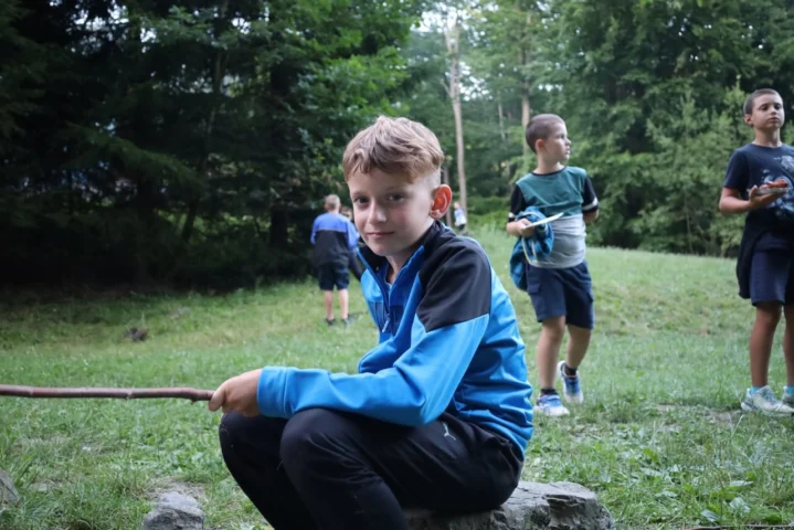 deti v letnom tábore Fantázia – 3. fantastický turnus 2026, 5. deň, Opekačka – fotka 12 z 56
