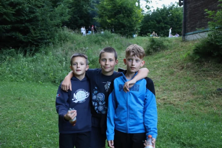 deti v letnom tábore Fantázia – 3. fantastický turnus 2026, 5. deň, Opekačka – fotka 8 z 56