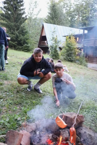 deti v letnom tábore Fantázia – 3. fantastický turnus 2026, 5. deň, Opekačka – fotka 28 z 56
