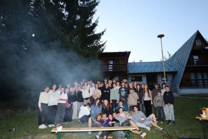 deti v letnom tábore Fantázia – 3. fantastický turnus 2026, 5. deň, Opekačka – fotka 33 z 56