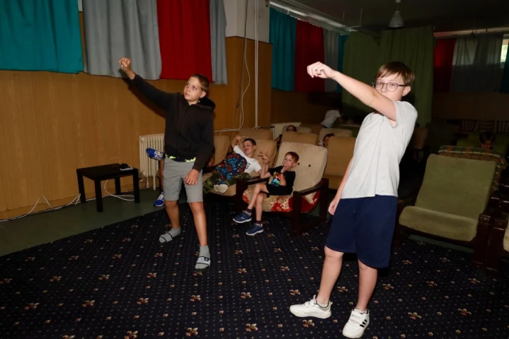 deti v letnom tábore Fantázia – 3. fantastický turnus 2026, 3. deň, Fantastické kluby po olovrante – fotka 32 z 58