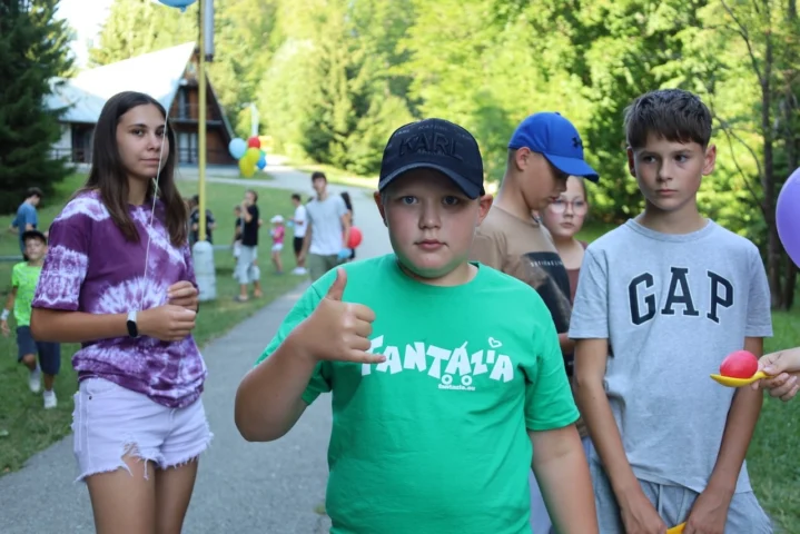 deti v letnom tábore Fantázia – 3. fantastický turnus 2026, 9. deň, Jarmok – fotka 65 z 88