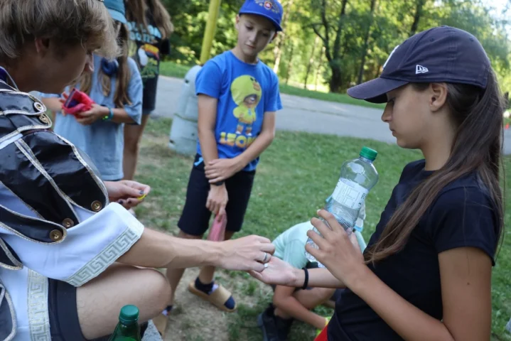 deti v letnom tábore Fantázia – 3. fantastický turnus 2026, 9. deň, Jarmok – fotka 35 z 88