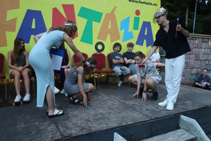 deti v letnom tábore Fantázia – 3. fantastický turnus 2026, 8. deň, Chlapec a dievča Fantázie – fotka 30 z 105