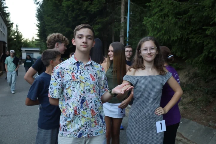 deti v letnom tábore Fantázia – 3. fantastický turnus 2026, 8. deň, Chlapec a dievča Fantázie – fotka 1 z 105