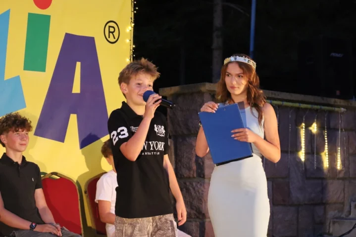 deti v letnom tábore Fantázia – 3. fantastický turnus 2026, 8. deň, Chlapec a dievča Fantázie – fotka 86 z 105