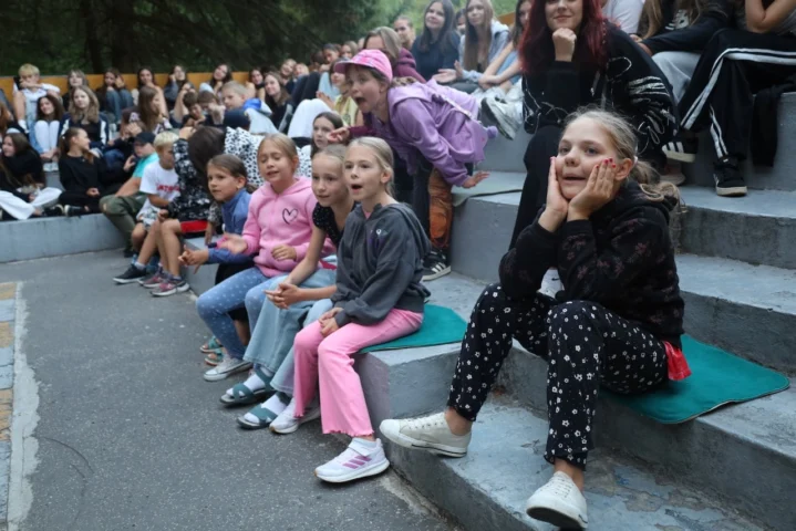 deti v letnom tábore Fantázia – 3. fantastický turnus 2026, 8. deň, Chlapec a dievča Fantázie – fotka 32 z 105