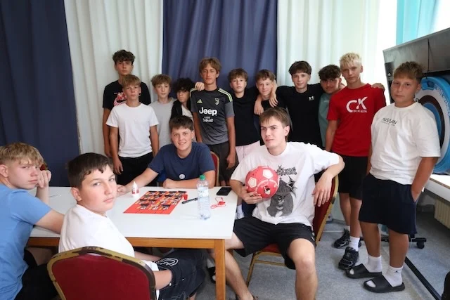 deti v letnom tábore Fantázia – 3. fantastický turnus 2026, 2. deň, Príprava na večerný program – fotka 27 z 33