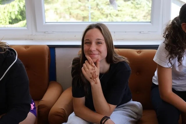 deti v letnom tábore Fantázia – 3. fantastický turnus 2026, 2. deň, Príprava na večerný program – fotka 17 z 33