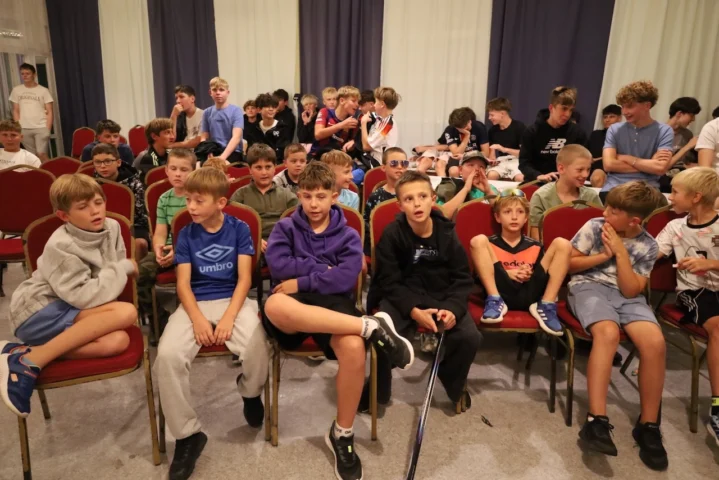 deti v letnom tábore Fantázia – 3. fantastický turnus 2026, 2. deň, Slávnostná klobúkovácia – fotka 88 z 90