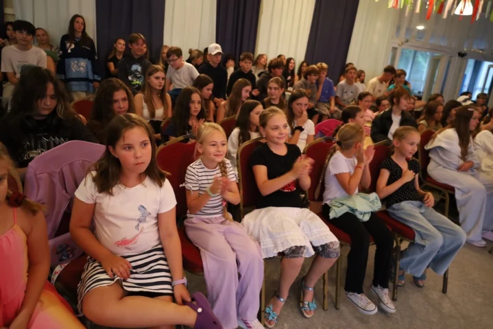 deti v letnom tábore Fantázia – 3. fantastický turnus 2026, 2. deň, Slávnostná klobúkovácia – fotka 3 z 90