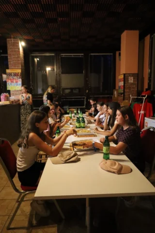 deti v letnom tábore Fantázia – 4. fantastický turnus 2026, 4. deň, Pizza party – fotka 1 z 9