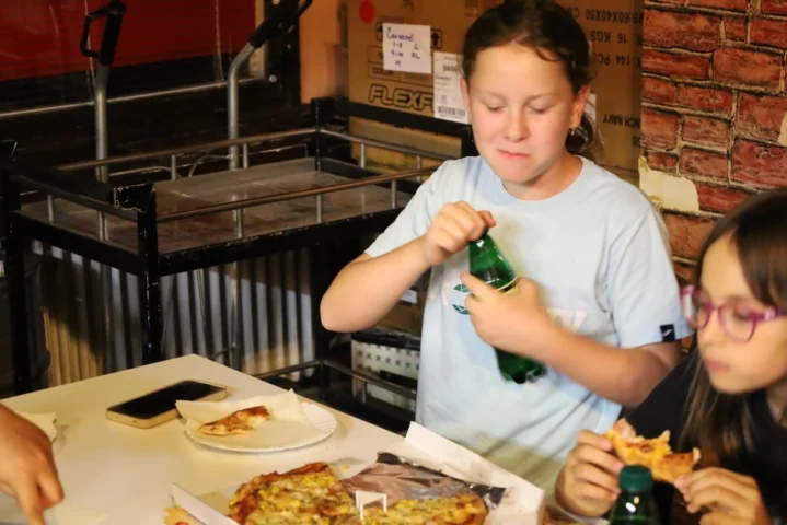 deti v letnom tábore Fantázia – 4. fantastický turnus 2026, 4. deň, Pizza party – fotka 3 z 9
