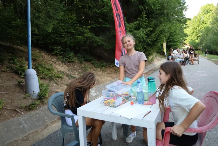 deti v letnom tábore Fantázia – 4. fantastický turnus 2026, 6. deň, Fantastické podnikanie – fotka 62 z 77