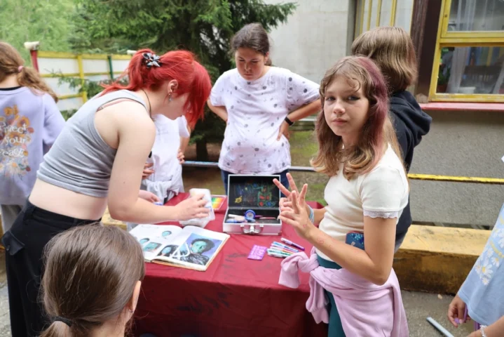 deti v letnom tábore Fantázia – 1. fantastický turnus 2026, 6. deň, Príprava firiem – fotka 42 z 68
