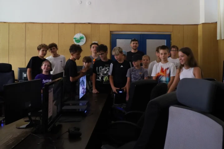 deti v letnom tábore Fantázia – 4. fantastický turnus 2026, 2. deň, Fantastické kluby popoludní – fotka 40 z 56